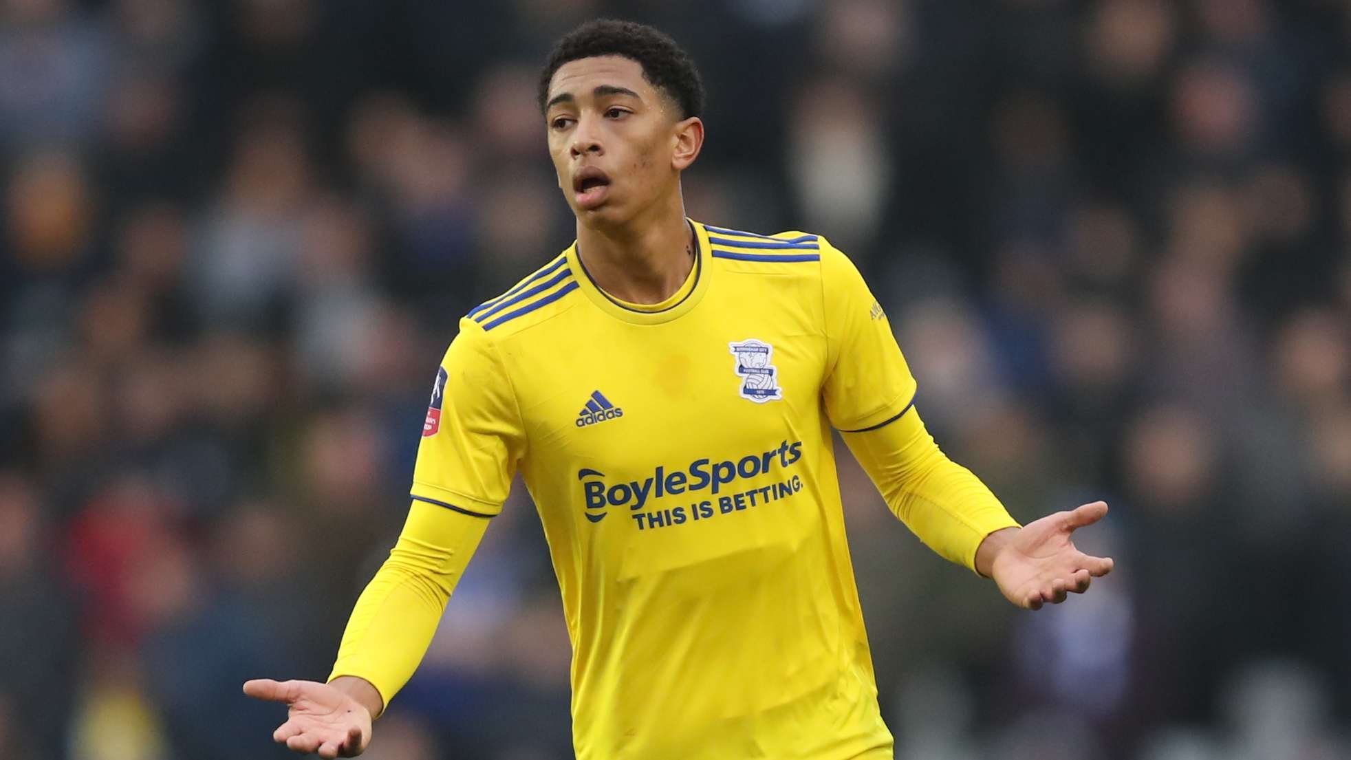 足球发展的 足球发展的